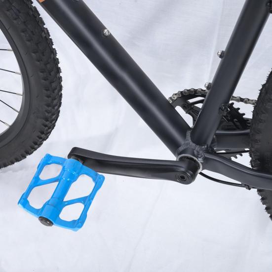 1 пара велосипедных педалей. Высокопрочная полая конструкция. Широкая совместимость. 3 герметичных подшипника. Велосипедные плоские педали.