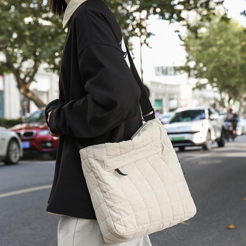 Cotton-Filled Tote Bag, Large-Capacity Cotton-Padded Shoulder Messenger Bag, Loose Feeling, Zipper, Autumn And Winter College Student Self-Study Bag