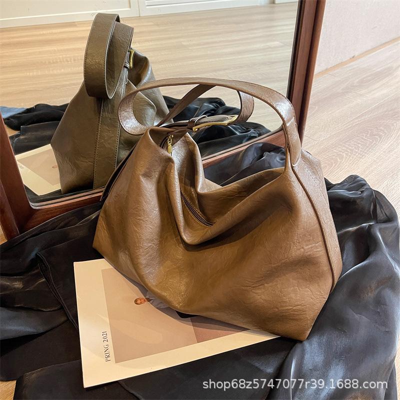 Commuter Large Capacity Shoulder Bag Autumn and Winter New Popular Retro Crossbody Bag Fashionable Versatile Tote Bag Hot Sale