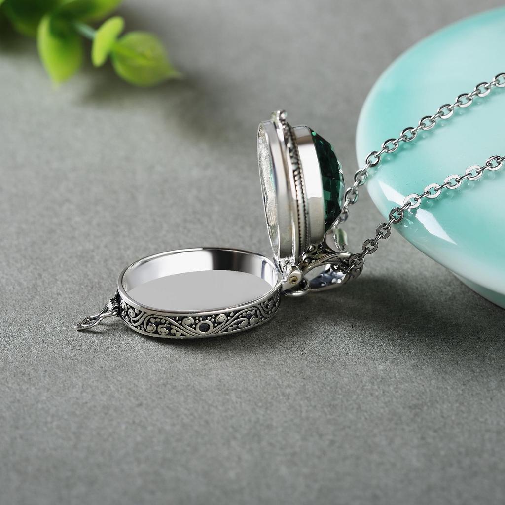 Silverstone S925 Baroque-Style Green Crystal Vintage Engraved Silver Pendant for Women