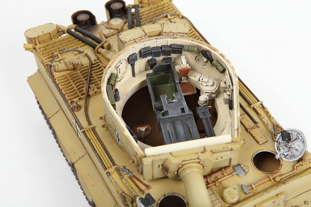 Пластиковая модель немецкого тяжелого танка Tiger I раннего типа Zvezta 1/35