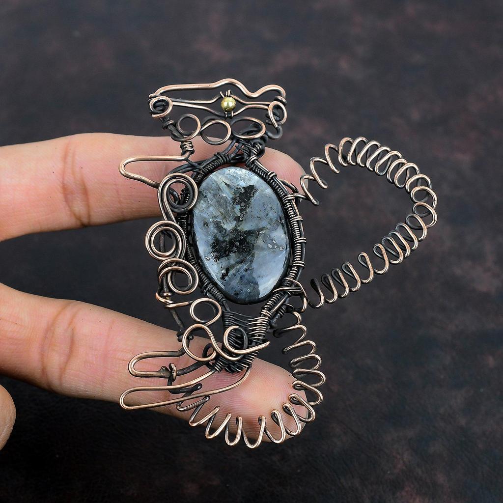 Подвеска Larvikite, медная проволочная обернутая подвеска, подвеска с драгоценным камнем в виде кролика, подвеска ручной работы, дизайнерские медные украшения, элегантная подвеска, подарки для нее