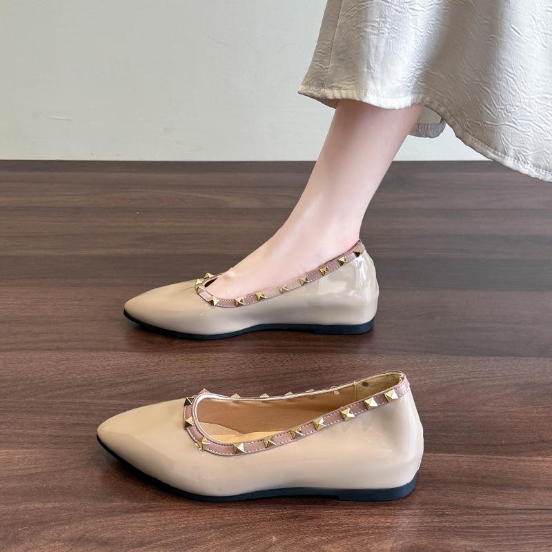 Модные туфли на скрытой платформе 5 см, с заклепками, с вырезом, телесного цвета, с острым носком, из мягкой лакированной кожи, одинарные, в французском стиле, для женщин
