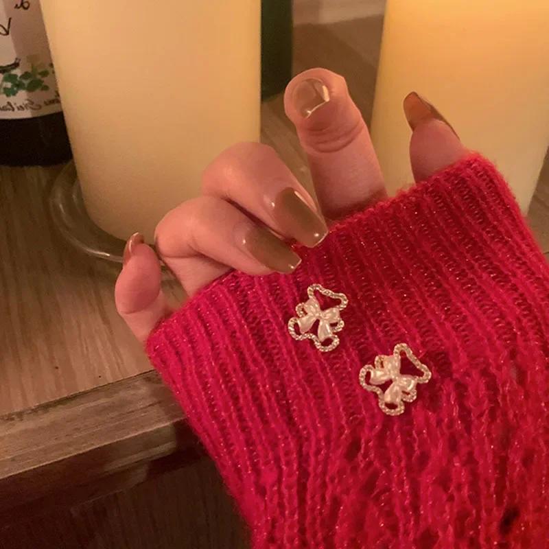 Серьги в форме плюшевого мишки с полыми бриллиантами, универсальные и многофункциональные серьги в форме банта, новый тренд 2024 года, серьги-иглы из серебра 925 пробы