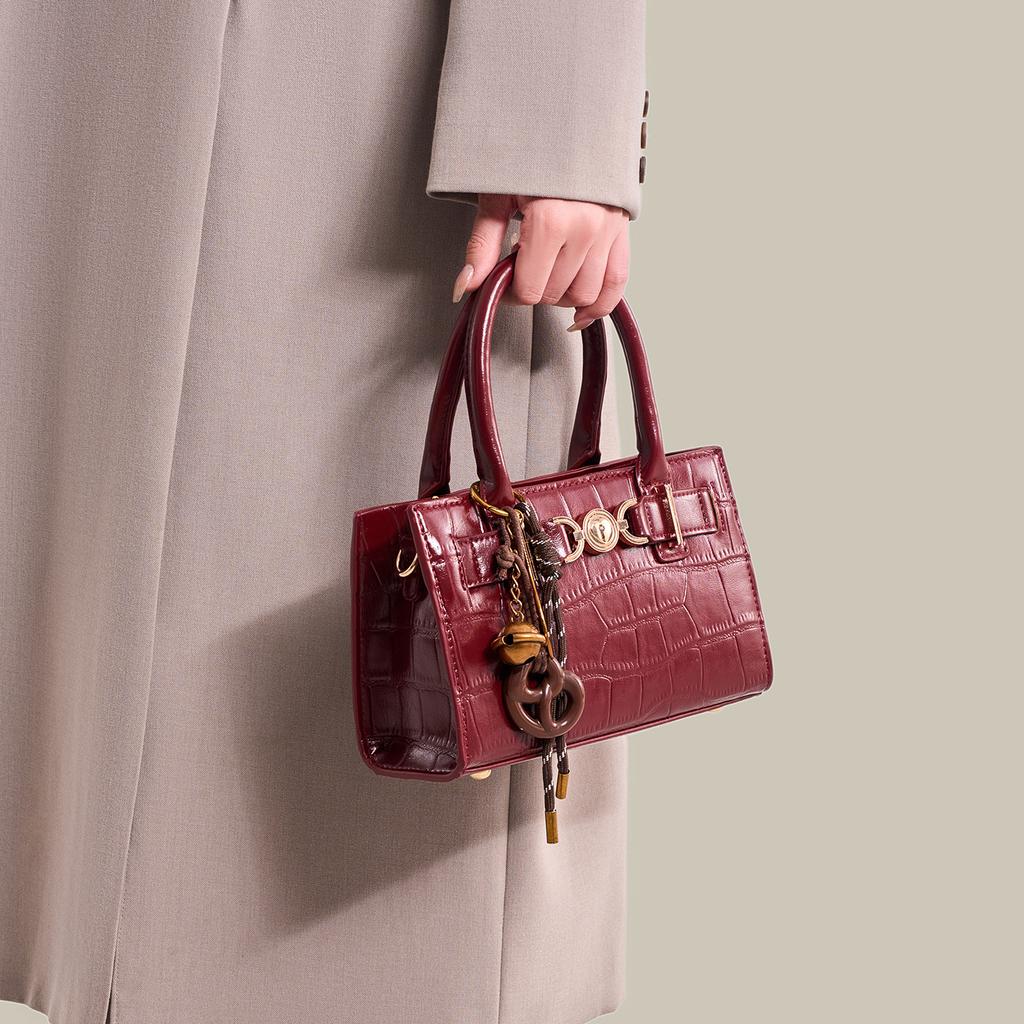 Large-capacity spring and summer handbag, shoulder tote bag, crocodile pattern bag for women, simple and foreign versatile women