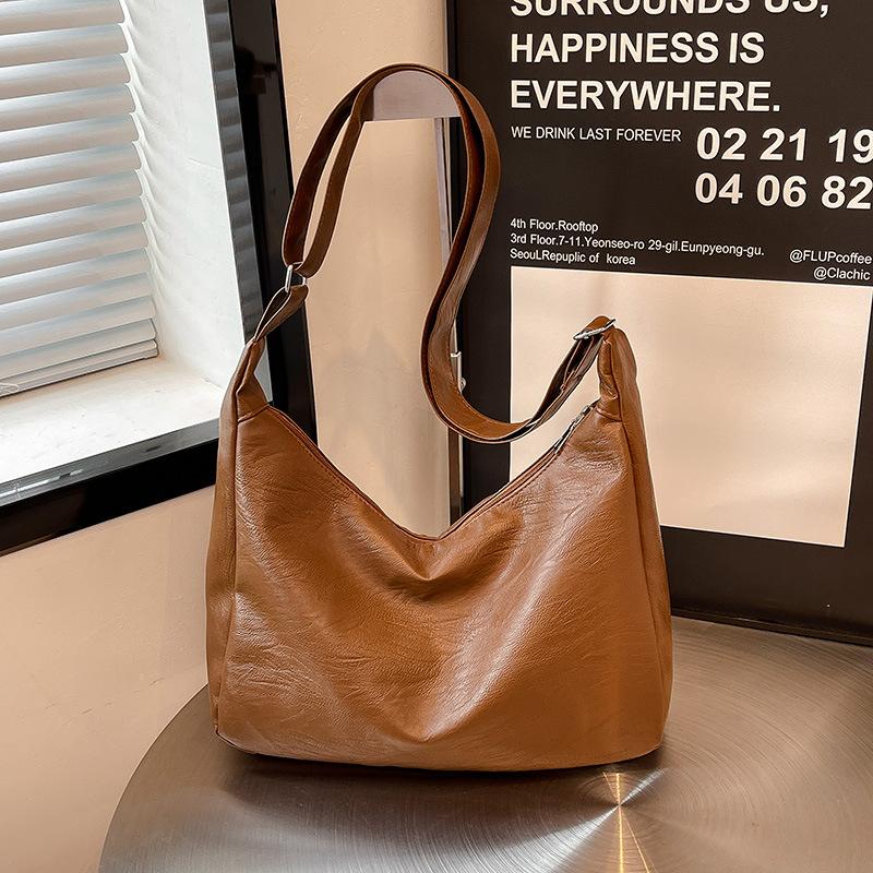 Retro Crossbody Bag Women's New Sense Underarm Shoulder Bag Versatile Commuter Large Capacity Tote Bag