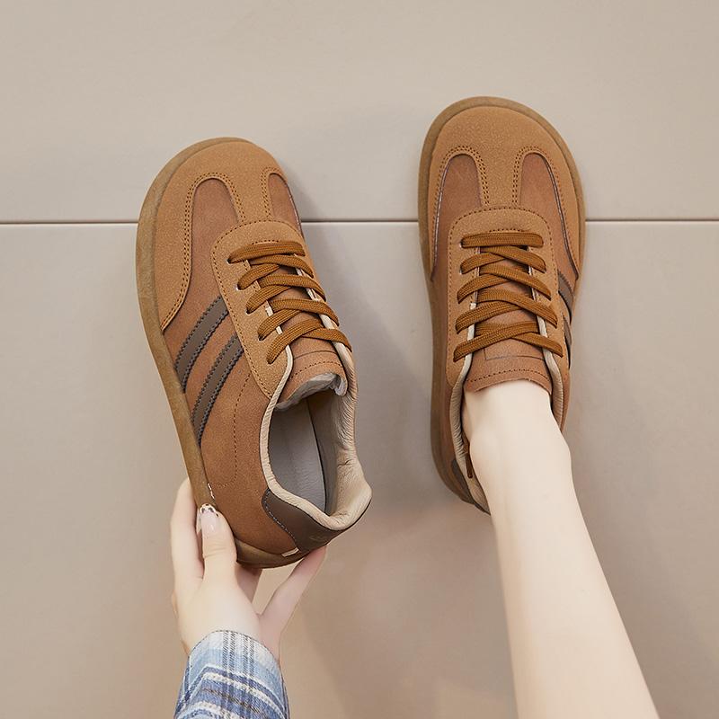 Мода 2024 года. Осенняя мода. Новые женские удобные однотонные кроссовки со шнуровкой и низким верхом. Простые дышащие кроссовки.