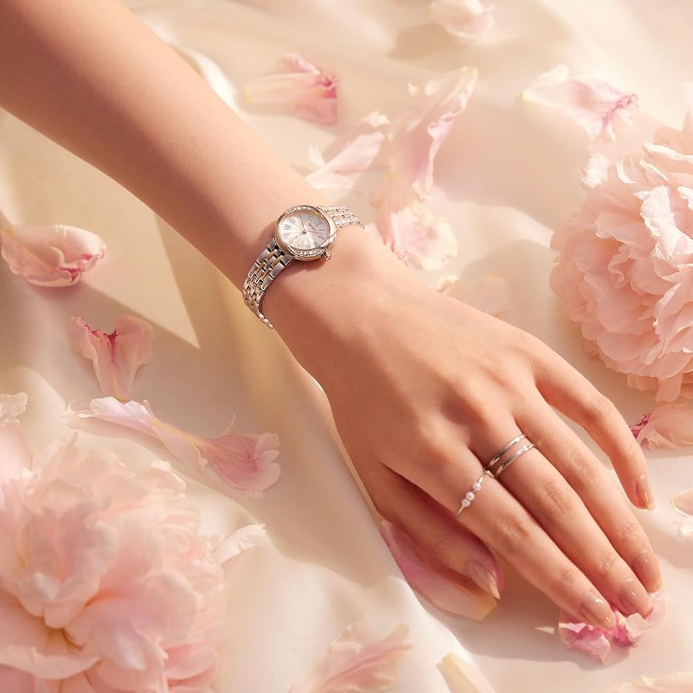 Женские кварцевые часы Seiko Lukia SSWA002 Корпус с бриллиантом, выращенным в лаборатории, Хрустальное стекло Серебристый и шелковисто-розовый циферблат цвета слоновой кости Нержавеющая сталь