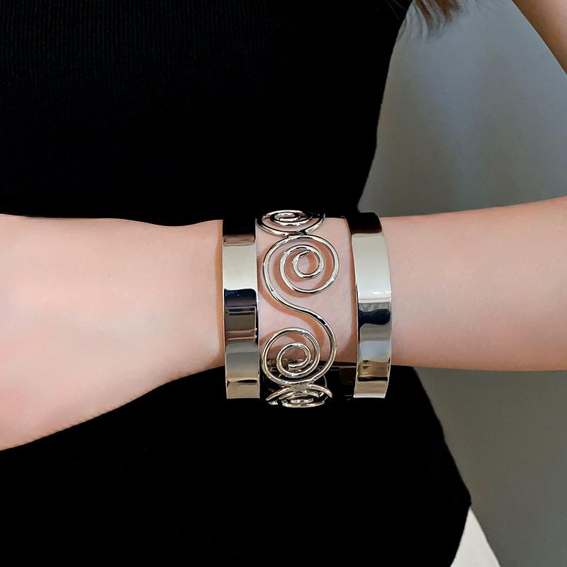 Открытый браслет с металлическим узором Европейский и американский браслет индивидуального дизайна Холодный стиль Темперамент Дикий браслет для женщин