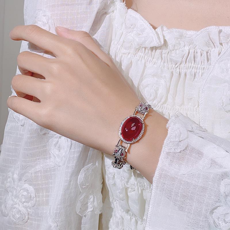Ювелирные изделия Ювелирные изделия Ювелирные изделия Браслет Слегка инкрустированный Двойная голова леопарда Красный корунд Премиальные женские часы