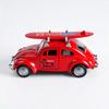 1:36 Красный литой автомобиль Volkswagen Beetle с доской для серфинга, Металлическая модель с механизмом оттягивания и открывающимися дверями, Ретро-игрушка для летнего пляжа для детей