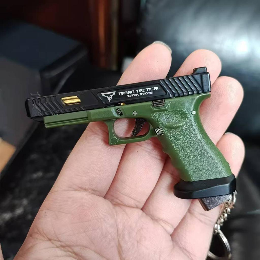 Mini 1:3 Alloy TTI G34 Pistol Model Keychain Detachable Fake Gun Collection Bag Pendants Fidget Toy Party Gift for Adult Boy