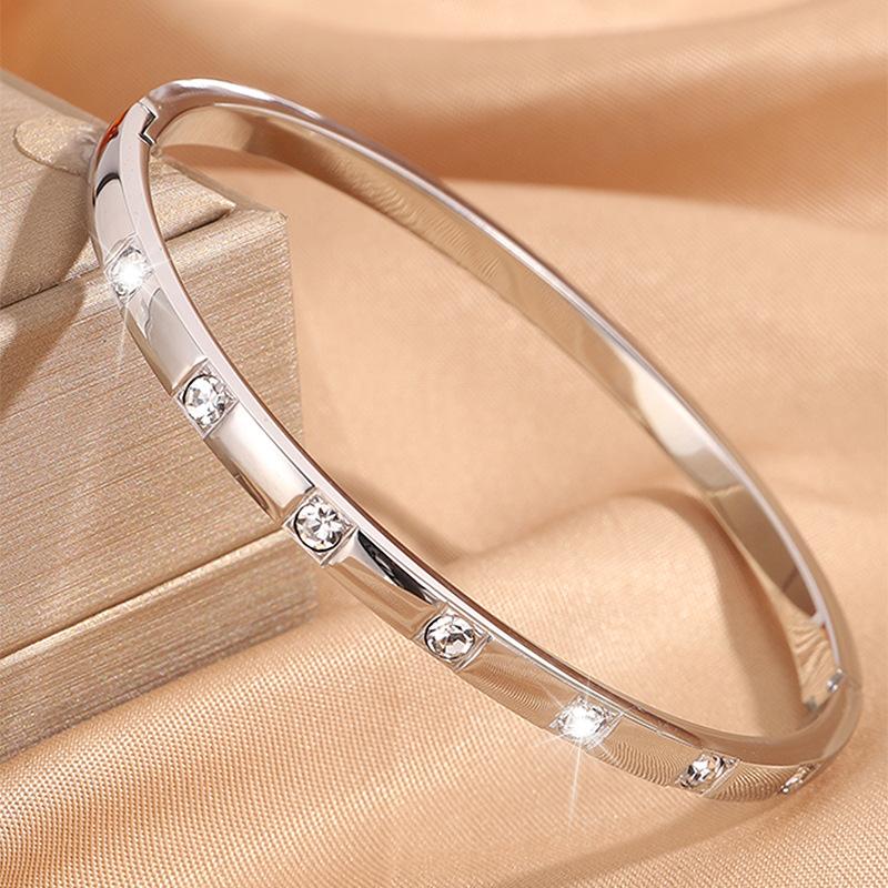 Titanium steel bracelet gold high version temperament zircon bracelet women's light luxury fashion elegance does not fade simple bracelet
