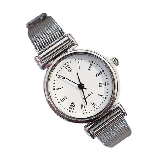 Women Quartz Movement Watch Circular Dial Wrist Watch with Alloy Strap Ladies Retro Analog Watch for Casual Daily Wear Work Date