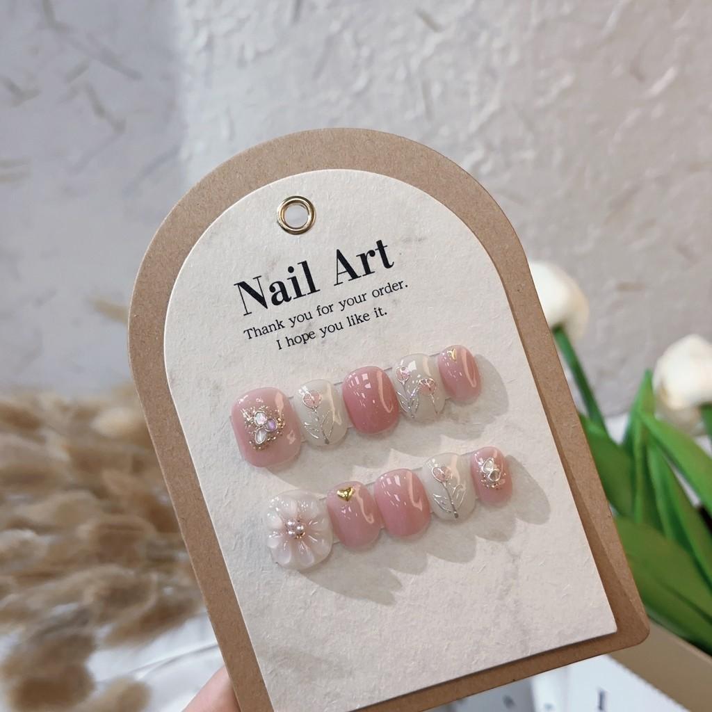 100% РУЧНАЯ РАБОТА Короткие круглые накладные ногти с клеем Накладные ногти Ручная роспись тюльпана 3 D Цветок Розовый Белый Короткий квадратный круг Акрил Нажмите на накладные ногти