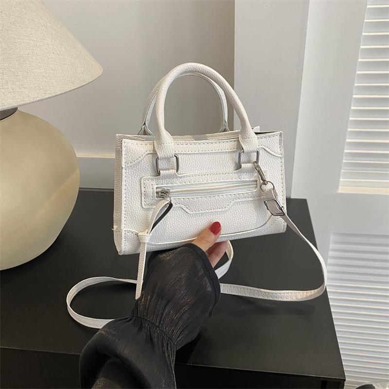 Модная сумка 2024 года, новая корейская версия, трендовая повседневная маленькая квадратная сумка, простая модная сумка через плечо, повседневная сумка-мессенджер