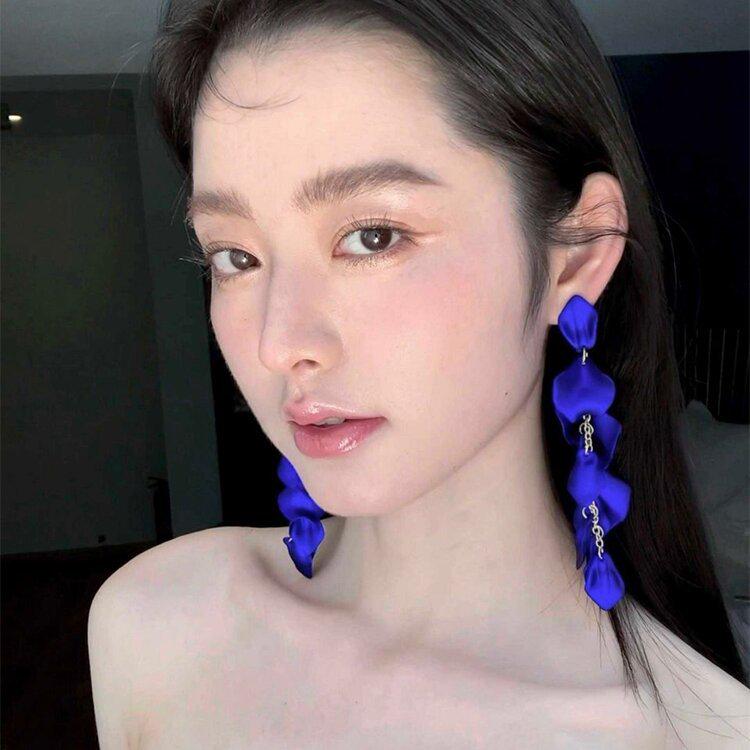 Длинные стальные серьги в форме лепестков роз: Шикарный, стройнящий дизайн с европейским и американским колоритом