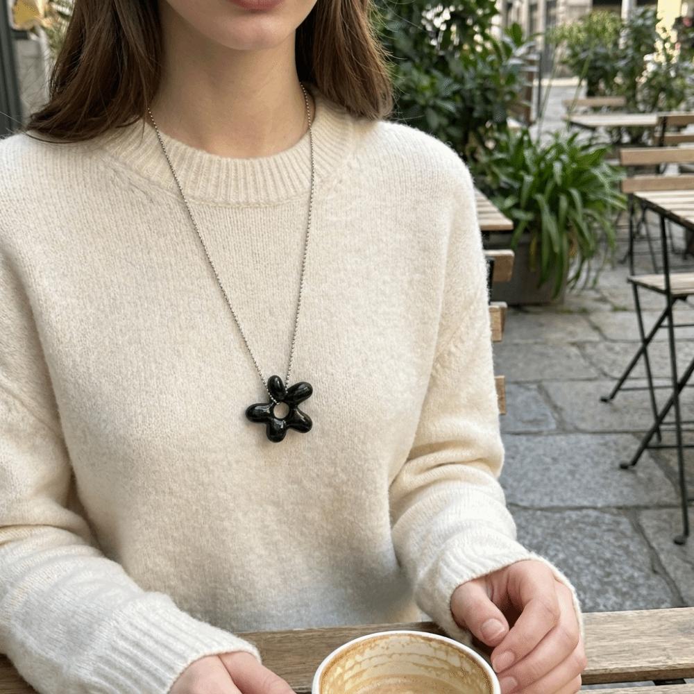 Sweet Petal Pendant Necklace Resin Sweater Necklace Personality Beaded Chain Necklace Women