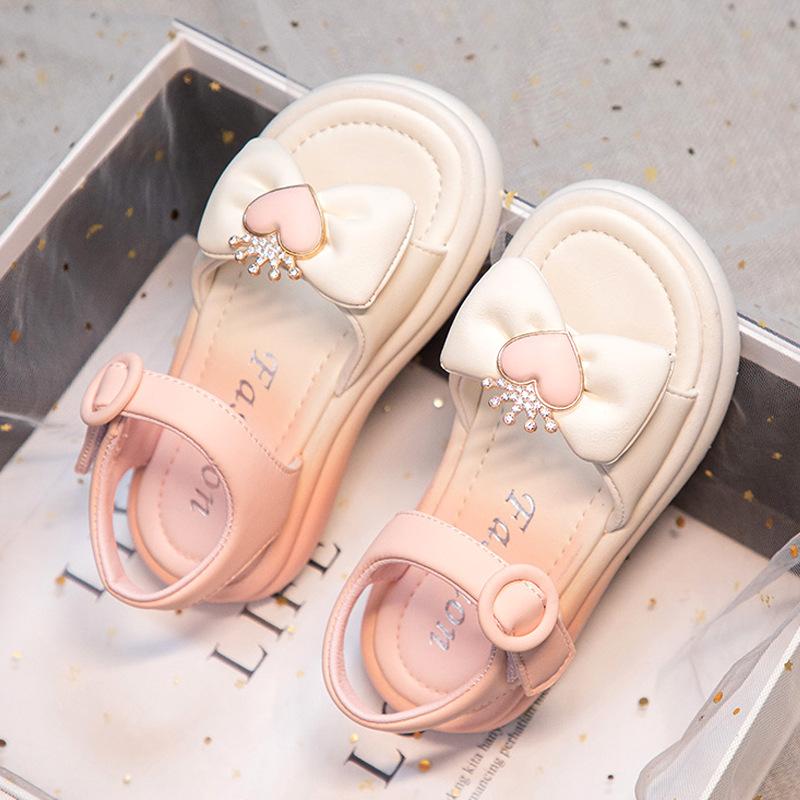 Сандалии для девочек, летние новые детские туфли принцессы, модные летние туфли для девочек с мягкой подошвой из кожи