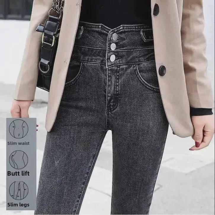 Женские черные узкие джинсы-карандаш с высокой талией и множеством пуговиц