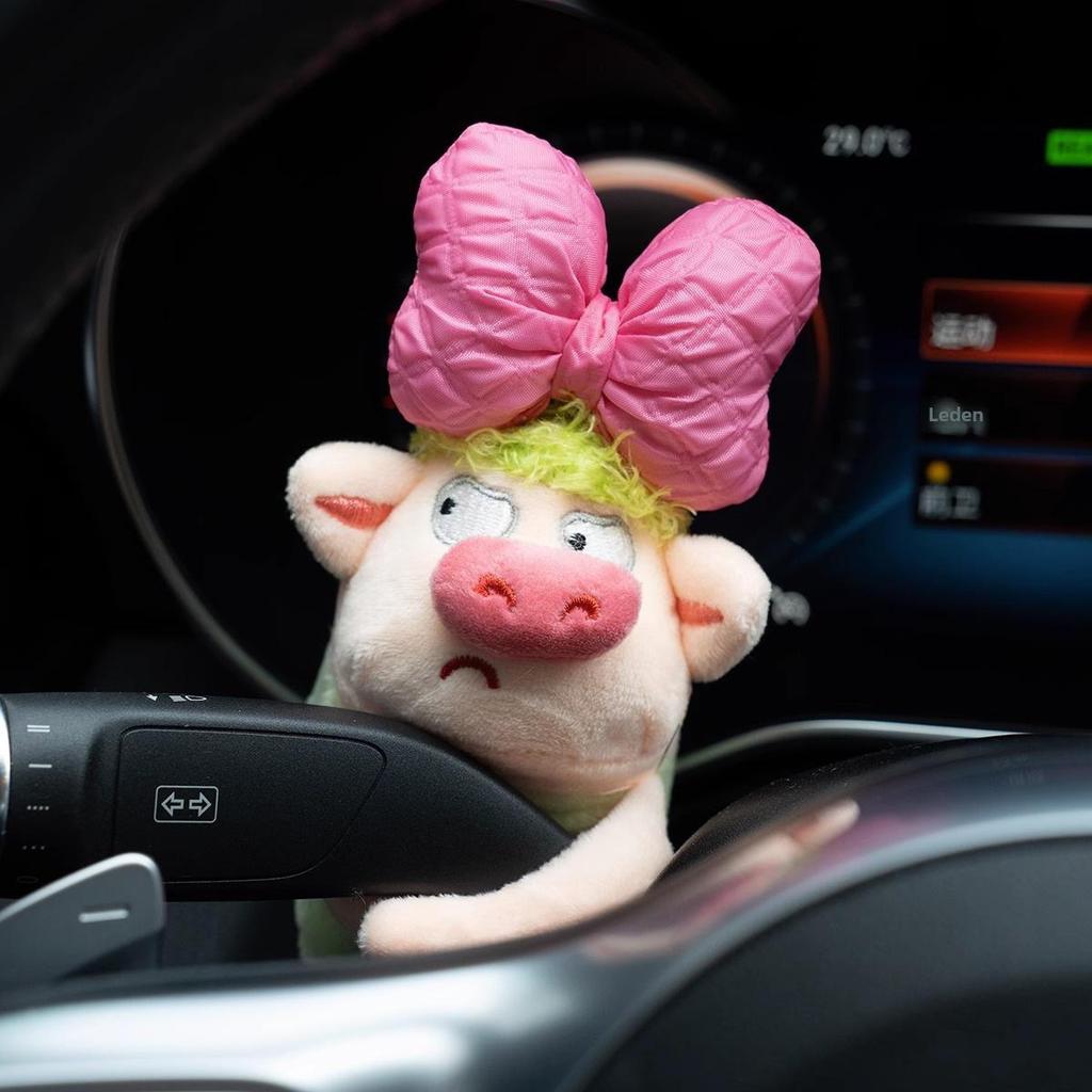 Автомобильные украшения: Милая плюшевая кукла-свинка с поворотником и дворником - тема Люцифера