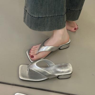 Корейские простые шлепанцы с перемычкой, женские летние шлепанцы на плоской подошве, прохладные тапочки с юбками, пляжная обувь