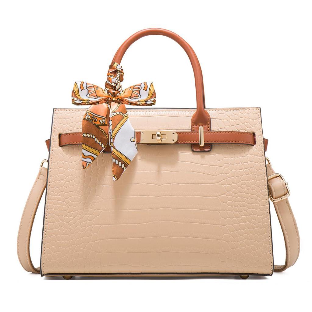 Модные сумки с крокодиловым узором 2024 года: Стильные фактурные сумки для женщин среднего возраста и мам