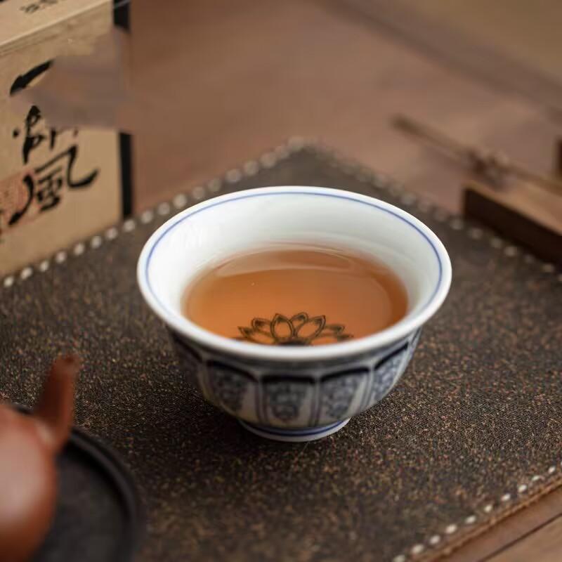 Antique Roll Grass Pattern Blue And White Pressure Cup Ceramic Teacup Personal Special Master Cup High-End Tea Cup Teacup Single Cup