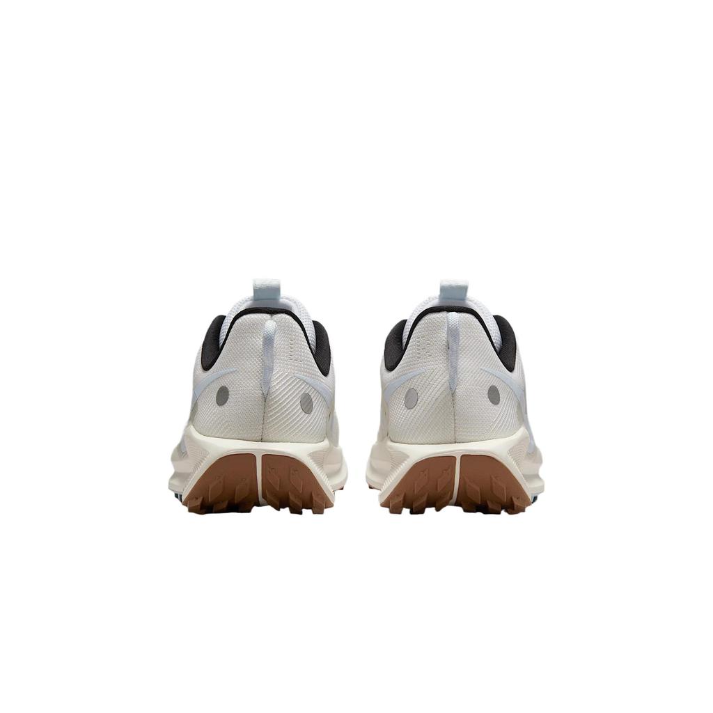 Nike Женские кроссовки для бега Pegasus Trail 5 с низким верхом, металлик серебристый, DV3865-103