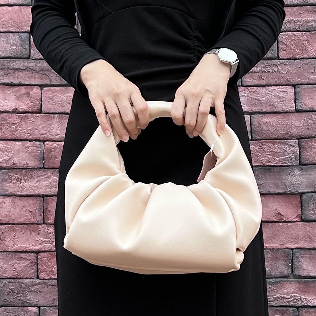 New Fashion Versatile Leather Handheld One Shoulder Handheld Wrist Cloud Bag Folded Bag