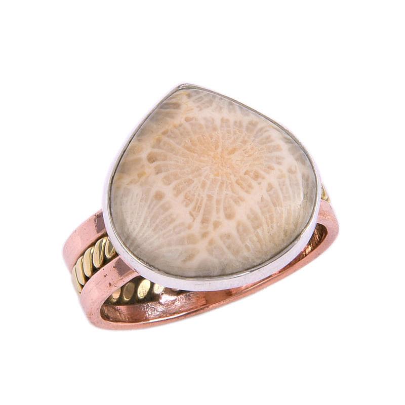 Кольцо из серебра 925 пробы с натуральным ископаемым кораллом и двухцветным драгоценным камнем S.7.5 Y3d65