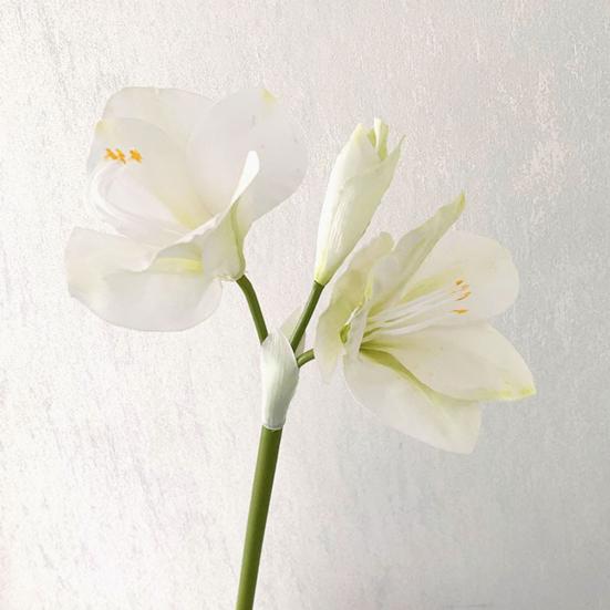 22-дюймовый букет искусственного амариллиса с эффектом Real Touch, длинностебельный, из искусственного шелка, с 2 полностью раскрывшимися цветками и 1 бутоном, для вазы в доме, офисе, цветочных композиций