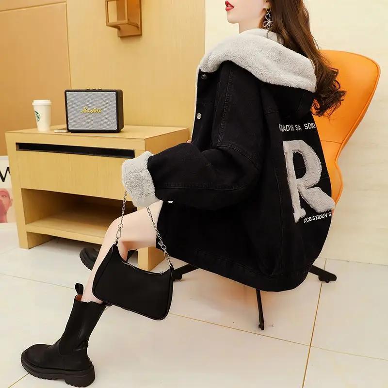 Женская миниатюрная утолщенная джинсовая куртка с флисовой подкладкой, свободный крой, топ высокого класса для осени и зимы