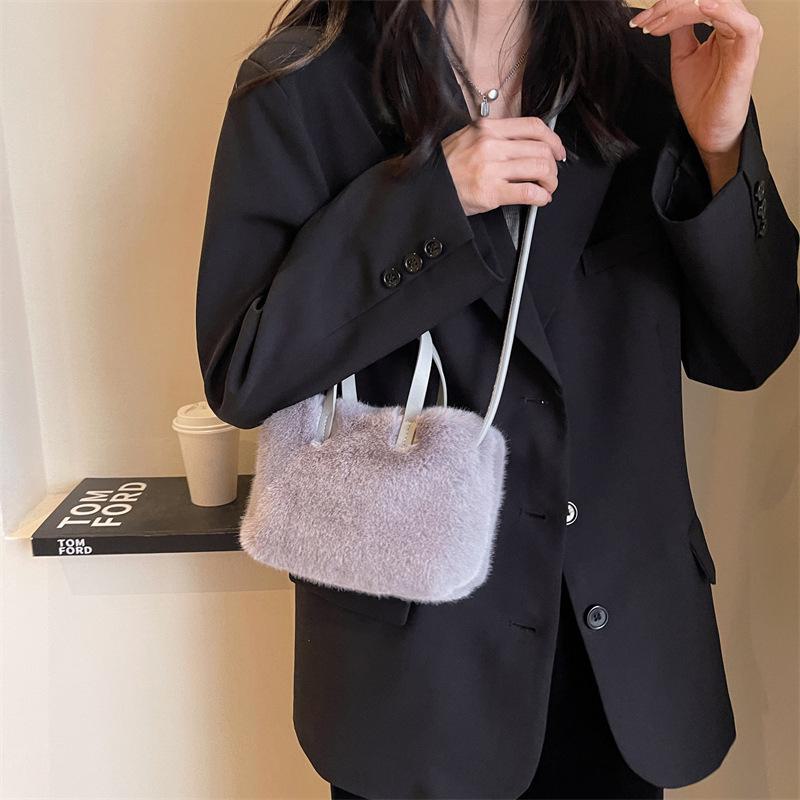 Зимняя плюшевая сумка в европейском и корейском стиле 2025 года - высококачественная маленькая сумка через плечо