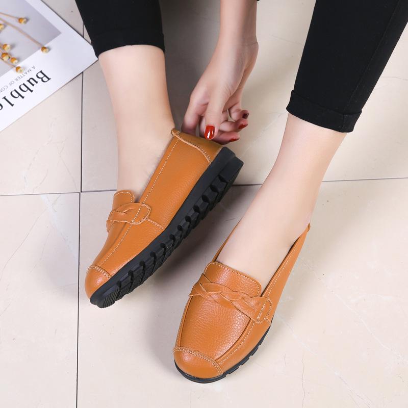 Обувь для мам, кожаная обувь для пожилых женщин с мягкой подошвой, удобные туфли на плоской подошве на танкетке