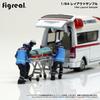 Figreal 1/64 Парамедик 004 (3 фигуры + носилки для пациента)