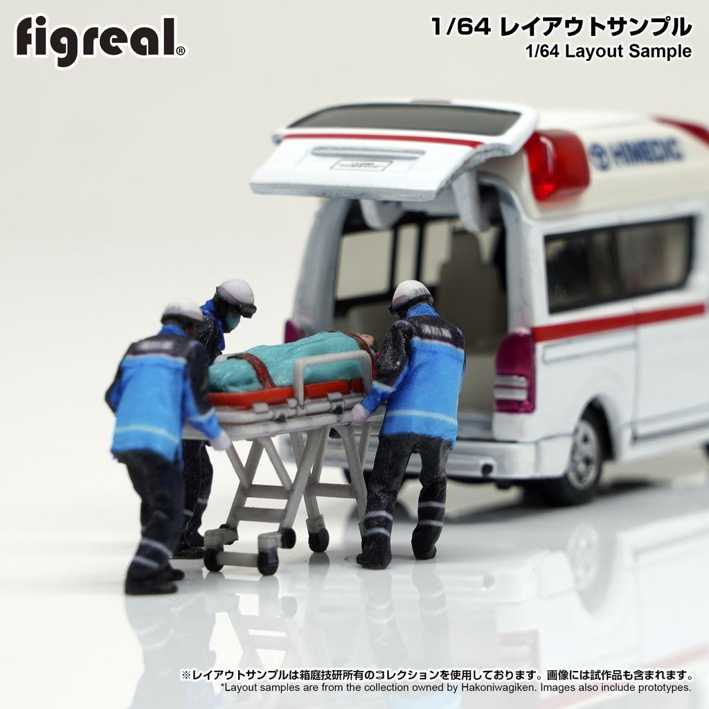 Figreal 1/64 Парамедик 004 (3 фигуры + носилки для пациента)