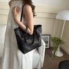 Large Capacity Bag Women's Bag 2025 New High-end Shoulder Armpit Bag Summer Simple Women's Commuter Tote Bag