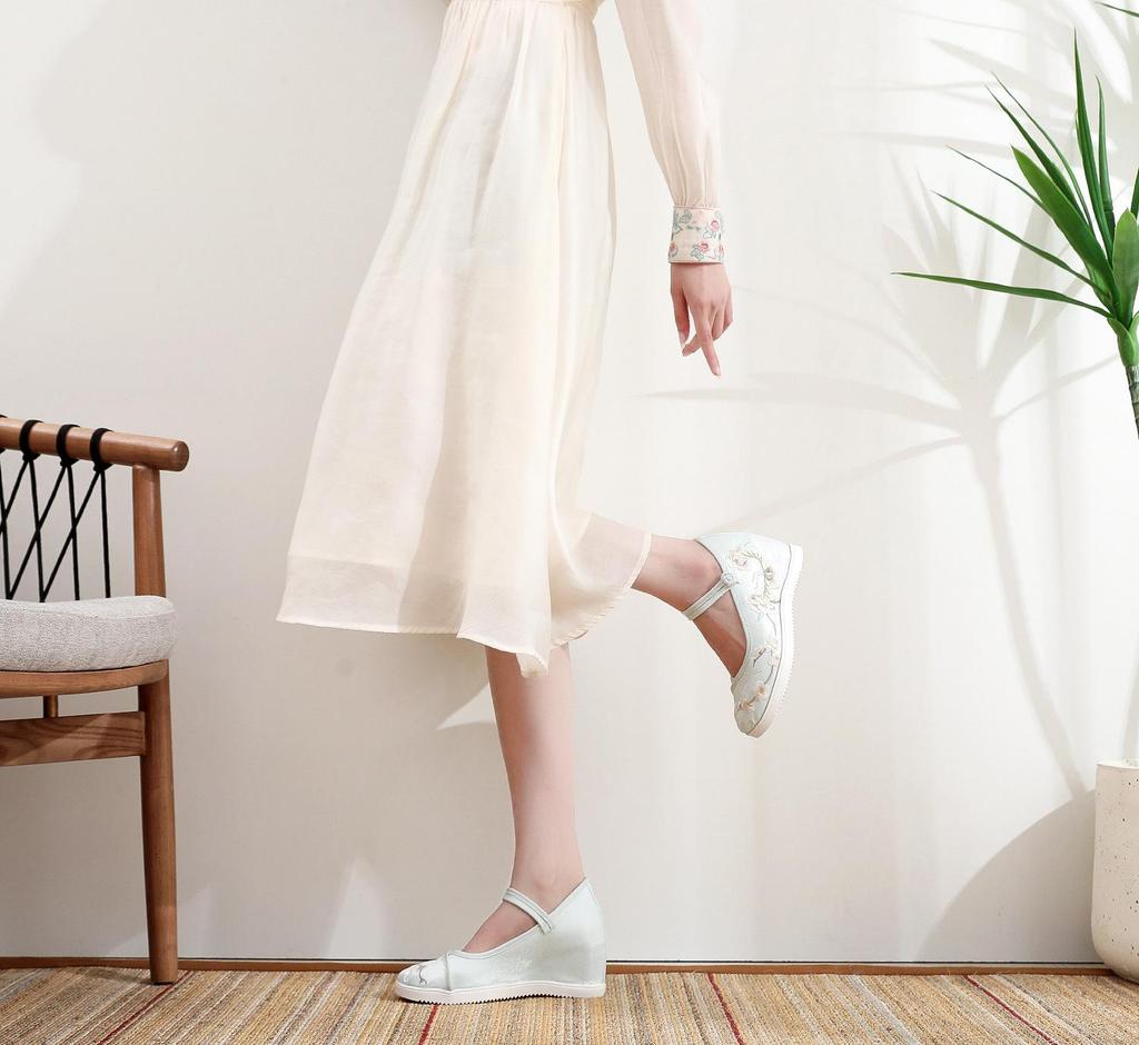 [Нефритовая бабочка] 2024 Вышитые женские туфли на высоком каблуке с круглым носком в стиле ханьфу - Стиль старого Пекина с внутренней платформой и толстой подошвой.