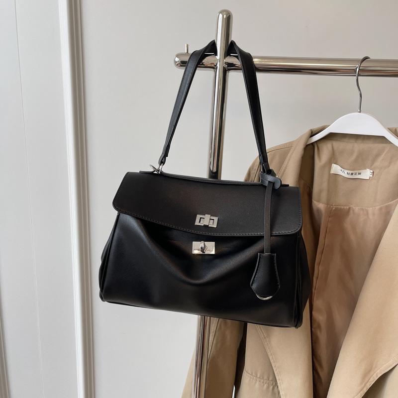 Портативная платиновая сумка женская новая трендовая корейская нишевая сумка под мышку высококлассное чувство большая вместимость сумка для通勤 женская