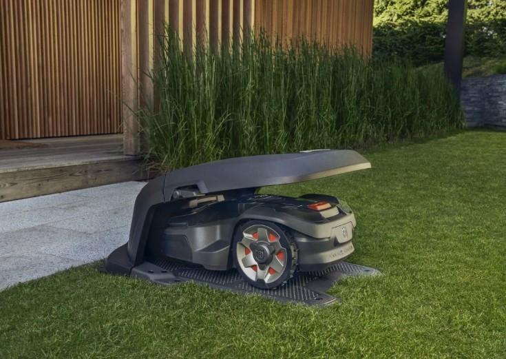 Husqvarna Automower charging station cover nera house roof
