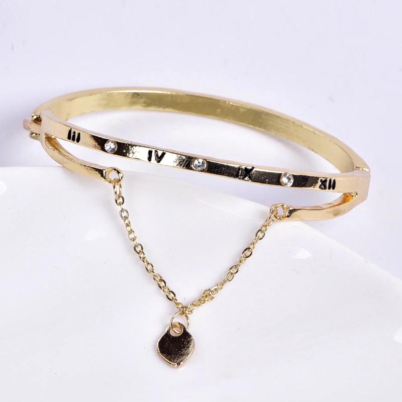 Женский браслет с римскими цифрами и подвеской с цепочкой в золотом и серебряном цвете