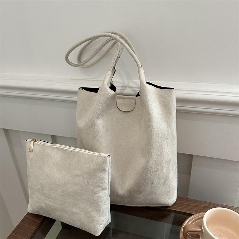 Retro Style Tote Bag For Female Use Featuring Durable Material And Interior Cell Phone Pocket