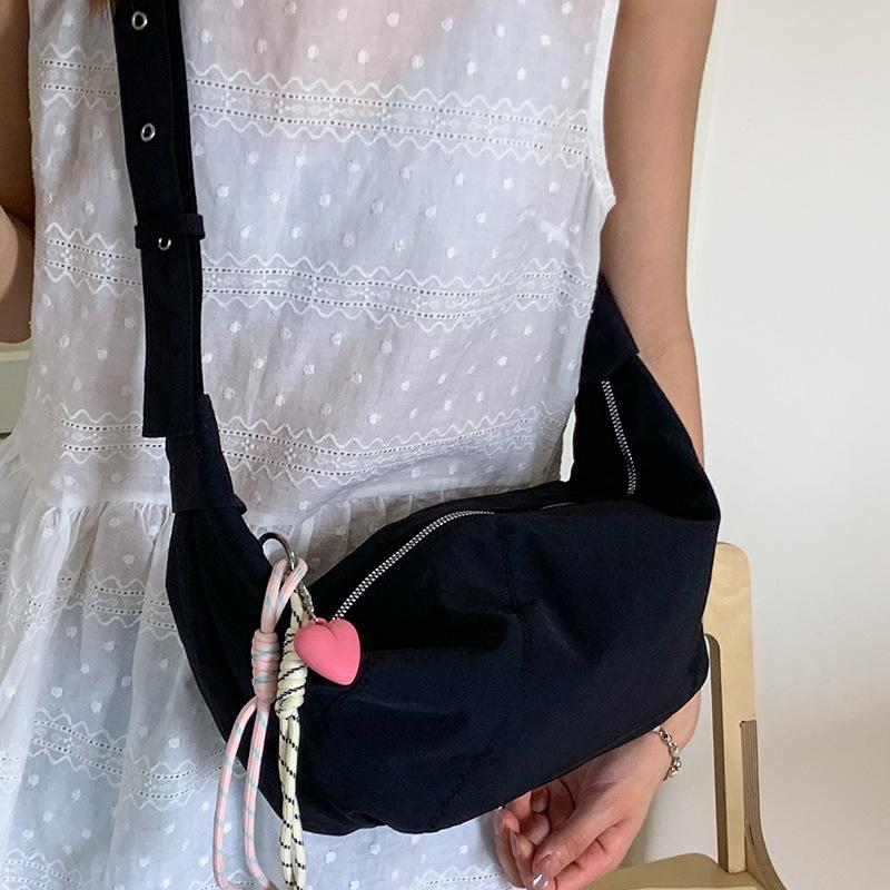 2025 summer new Korean version of casual street personality shoulder bag college students simple fashion dumplings messenger bag bag