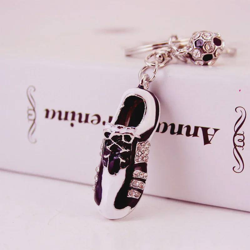 Брелок для ключей в виде футбольной бутсы для мужчин - креативная подвеска с бриллиантами, идеальный небольшой подарок