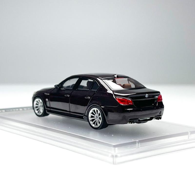 KING MODEL Литая модель 1/64 BMW M5 E60 E61 коричневый белый Модель автомобиля Сплав BMW M5 Игрушечная модель автомобиля Предмет для коллекции и демонстрации