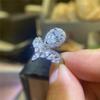 Обручальное кольцо с муассанитом в форме капли и маркизом из белого золота 18 карат