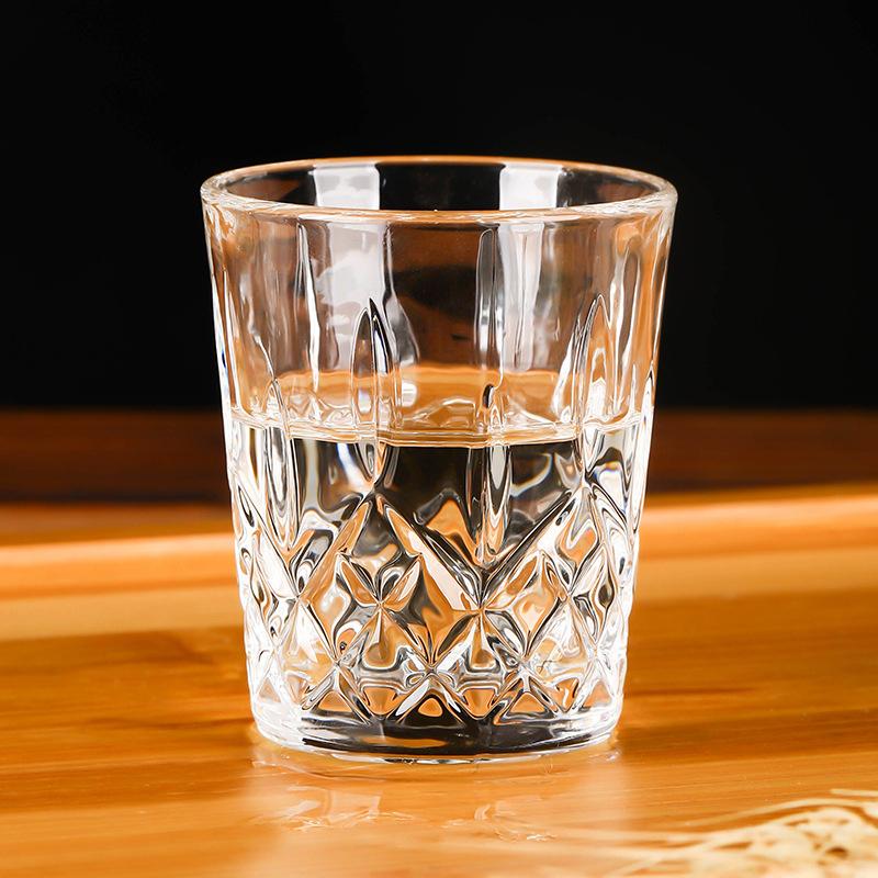 Набор из 12 бокалов для вина 50 мл Стопка Рельефный дизайн Стекло Оптовая продажа Чашки Маленькая вместимость Рюмка Гравировка Бытовая Чайная чашка