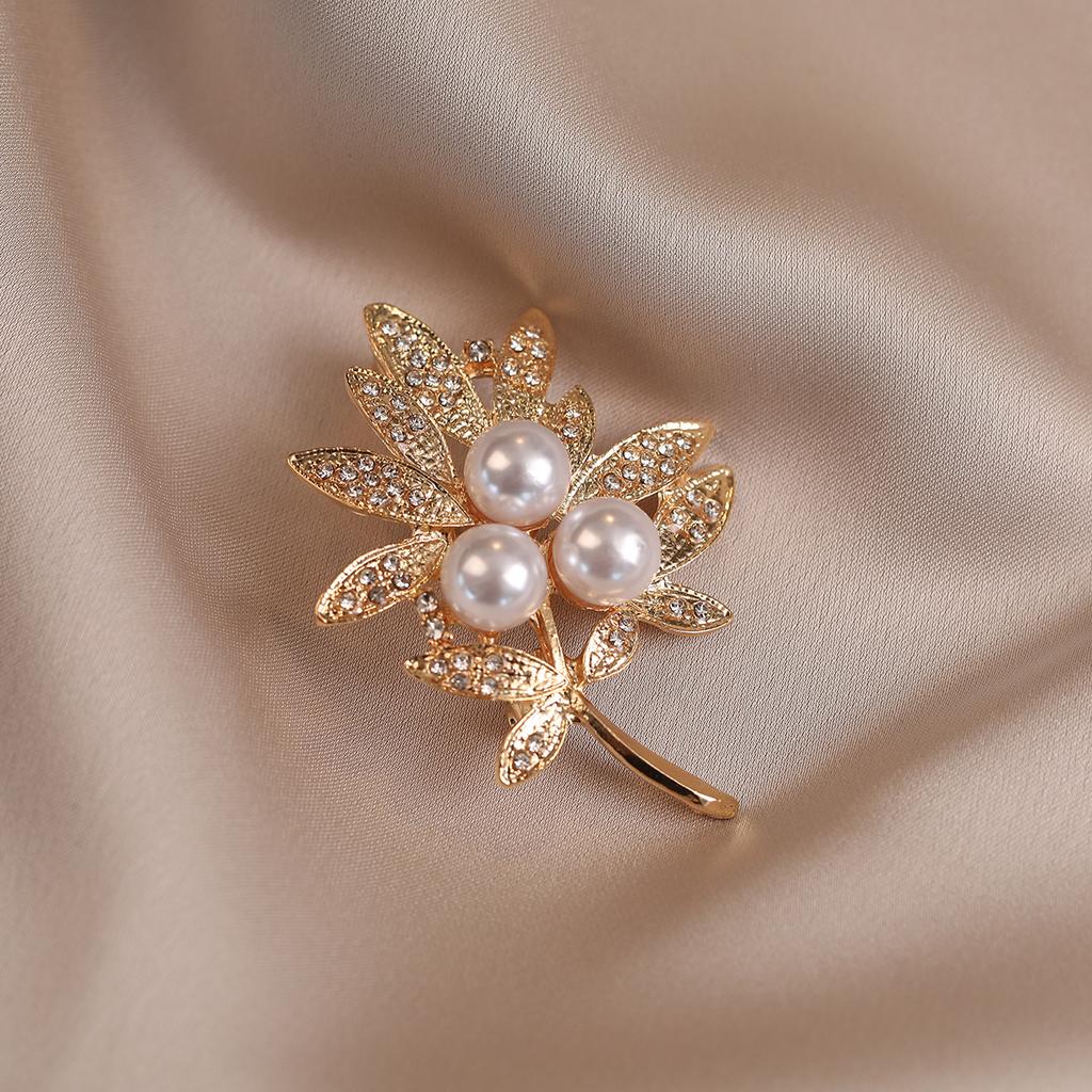Pearl Leaf Rhinestone Brooch High-end Light Luxury Coat Pin Sweater Accessory Brooch