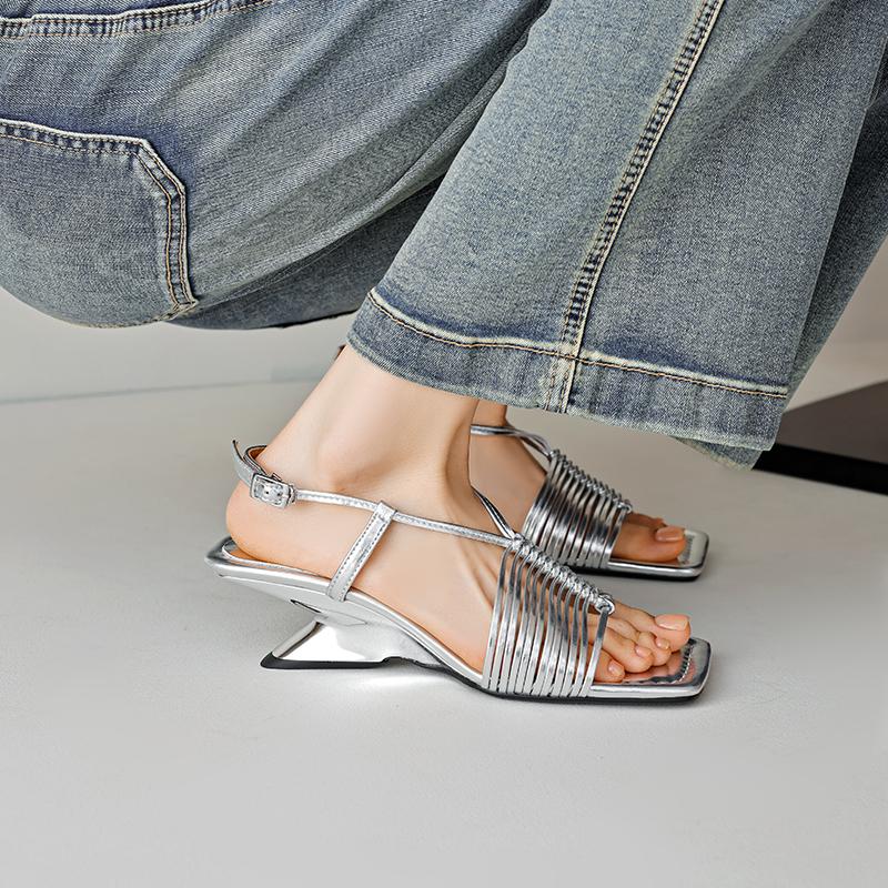 Новые летние женские сандалии с квадратным носком и необычным каблуком. Туфли из спилковой кожи для женщин. Узкие ремешки. Туфли ручной работы. Современные сандалии.